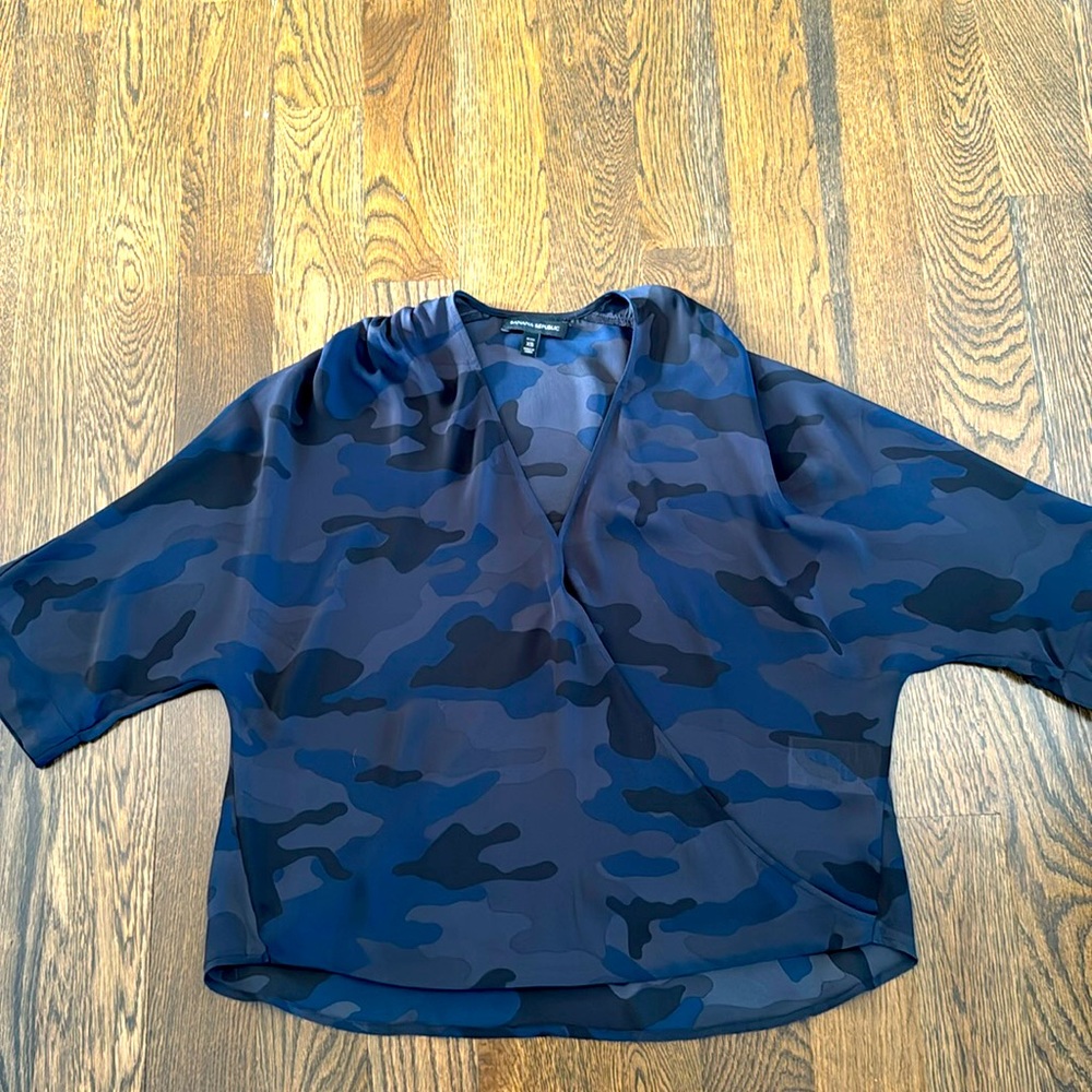 NWOT Banana Republic Crossover Top